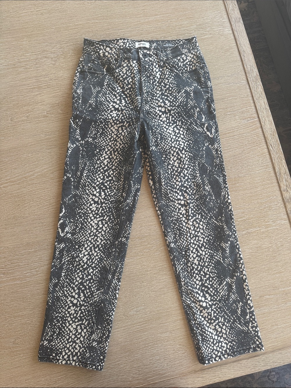 Kenzie Animal Print high rise Straight-Leg Pants - navy & Cream